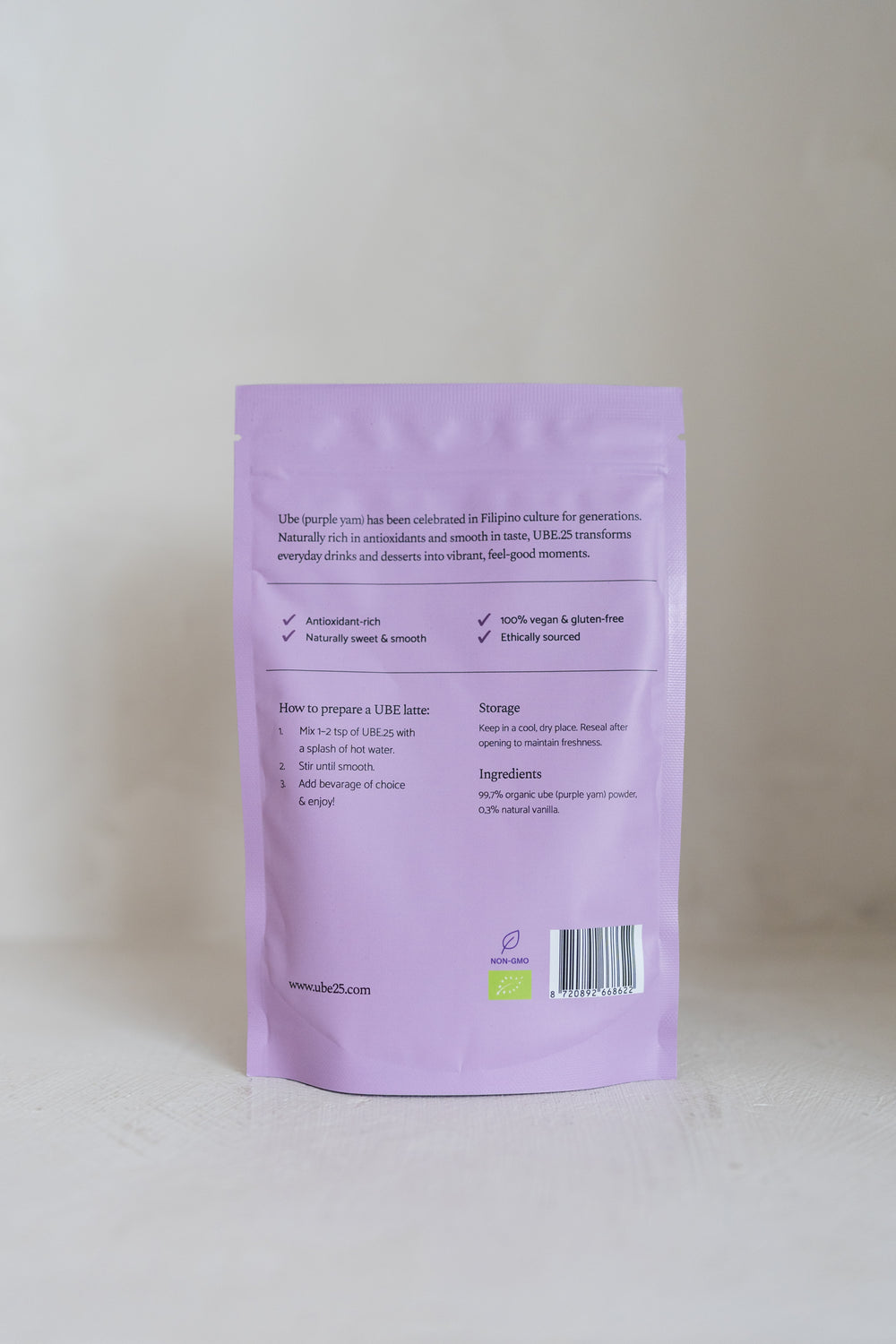 Ube.25 zakje met uitgeschonken ube glas